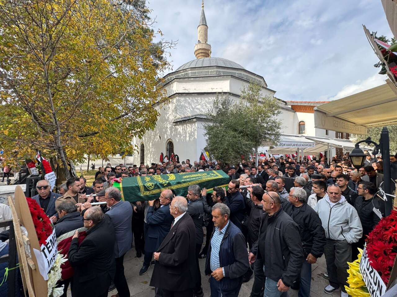 Muğla’da Siyaseti Buluşturan Cenaze... CHP Muğla İl Başkanı Nail Kızıl’ın Babası Dualarla Son Yolculuğuna Uğurlandı 7